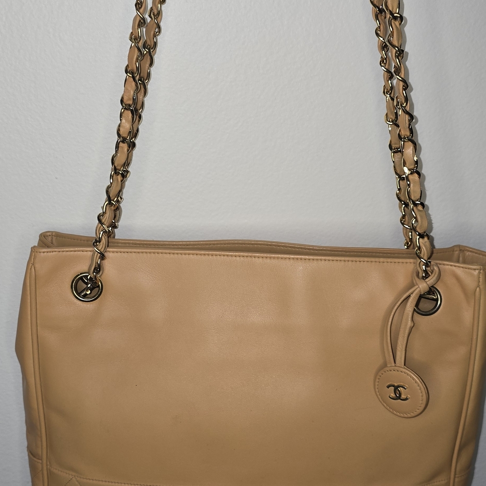 Chanel CC Tan/ Beige Leather Shoulder Tote Bag AUTHENTICATED LAMBSKIn